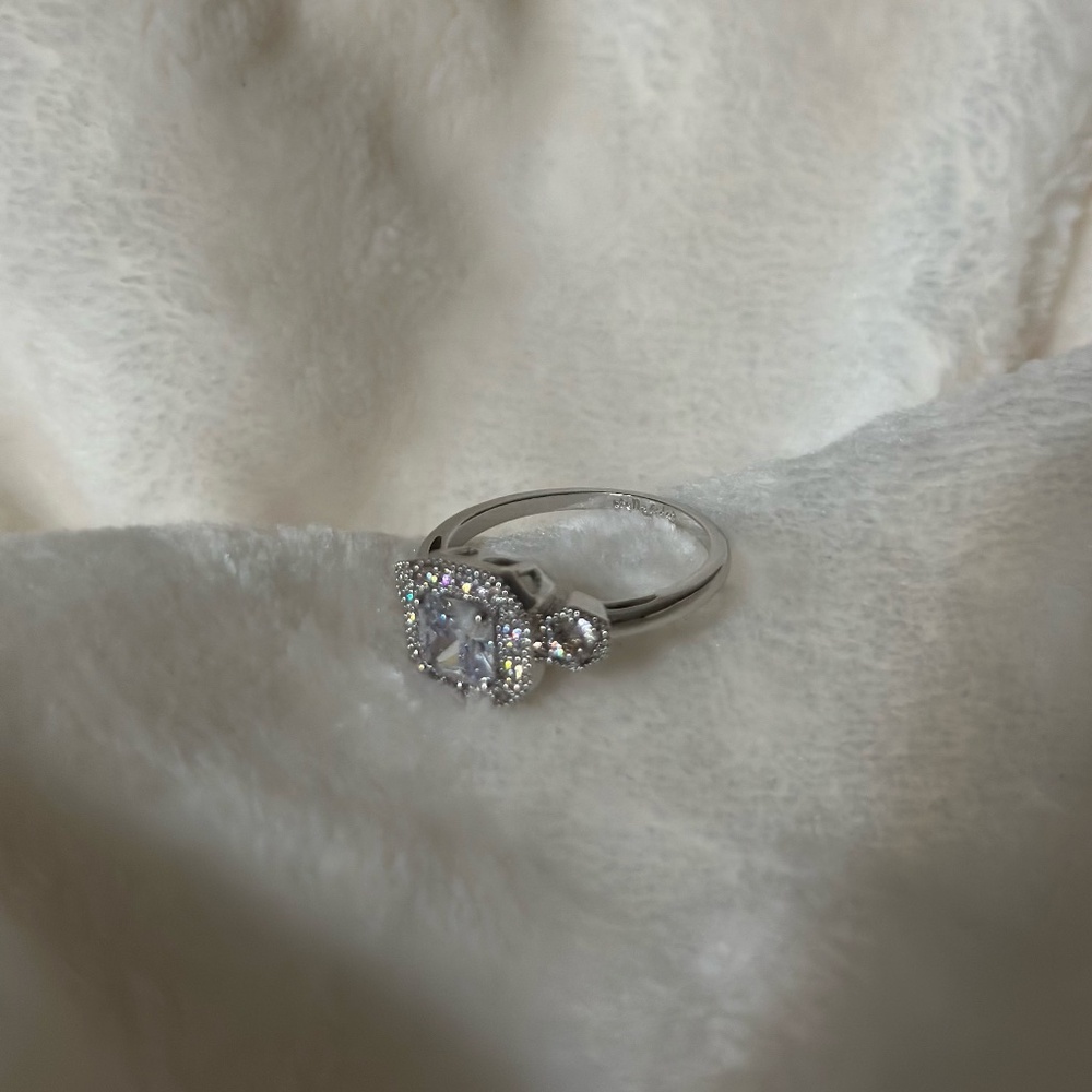 Non tarnish diamond ring